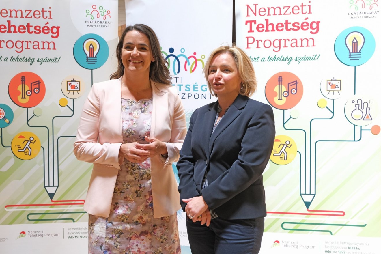 Novák Katalin és Lantos Krisztina. A magyar államfő is támogatja a Nemzeti Tehetség Programot • Fotó: nemzetitehetsegprogram.hu