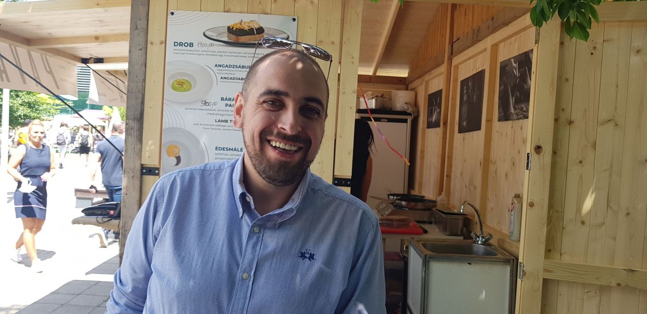 Trucza Adorján, a Páva étterem vezetője •  Fotó: Makkay József