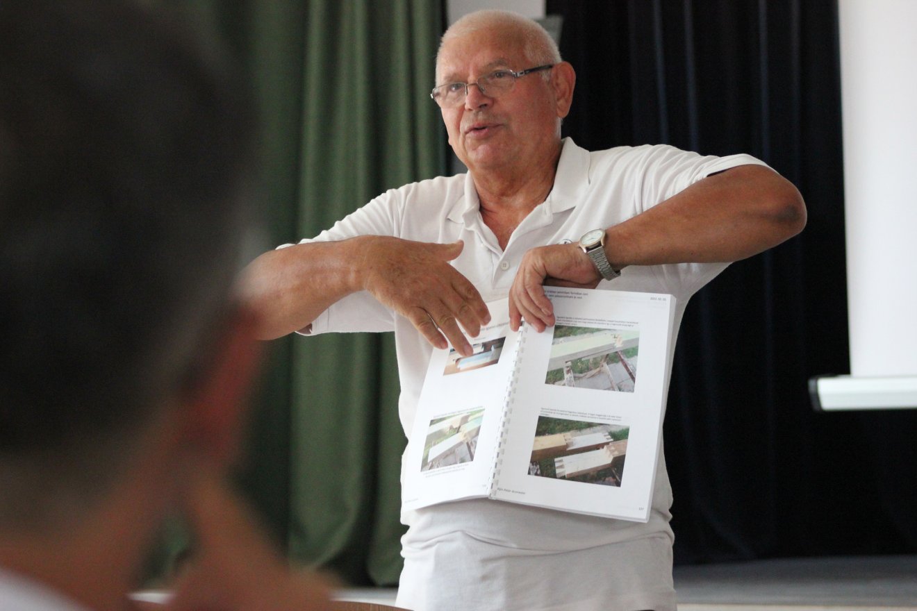 Petar Ilĳ in ácsmester kolozsvári könyvbemutatón ismertette új szakkönyveit •  Fotó: Jakab Mónika