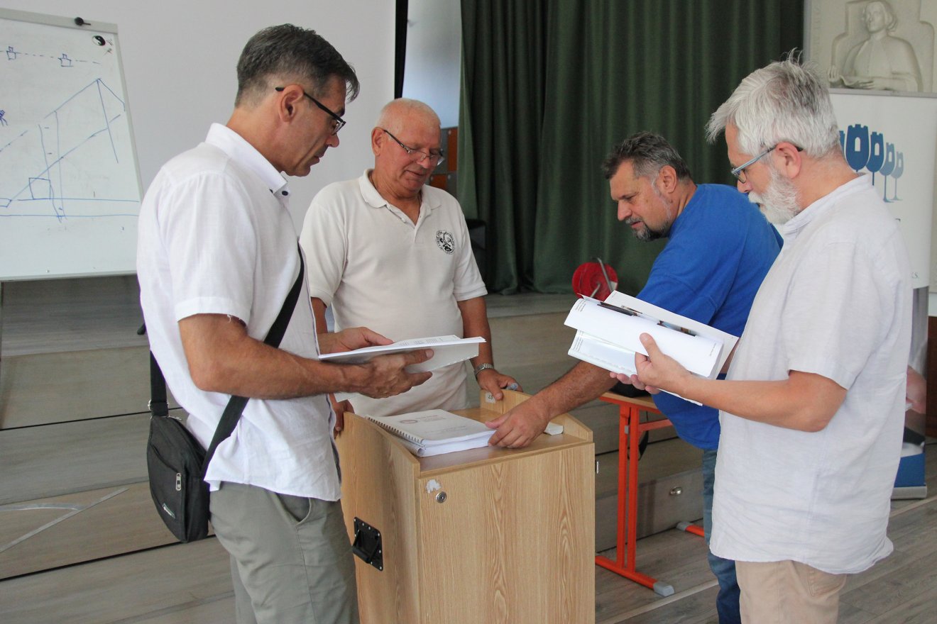 Sokan érdeklődtek a magyarországi ácsmester kiadványai iránt •  Fotó: Jakab Mónika