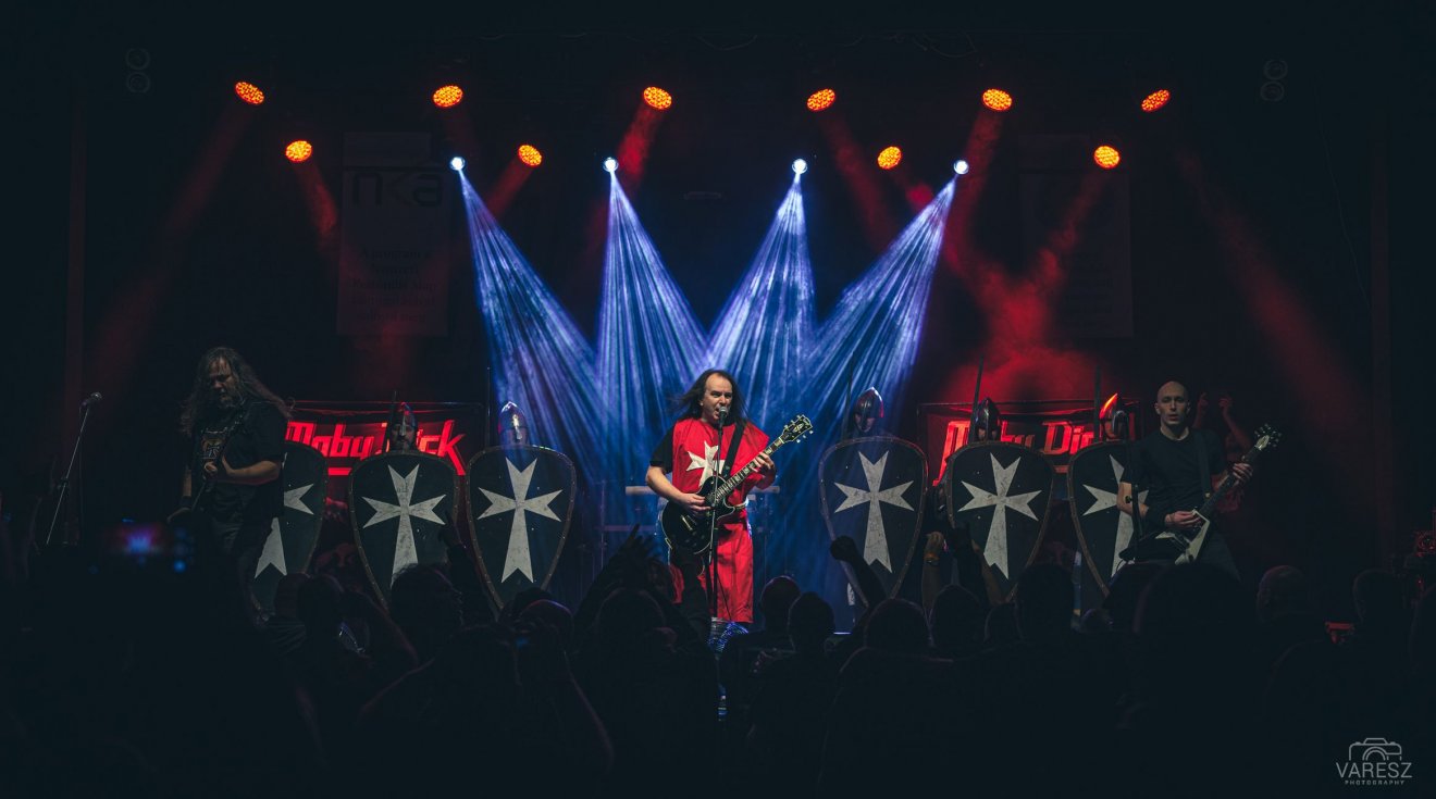 Keresztes vitézek a színpadon. A Moby Dick mindig hozza a formáját •  Fotó: Moby Dick