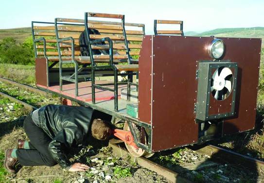 Holtvágányra terelt mezőségi kisvasút
