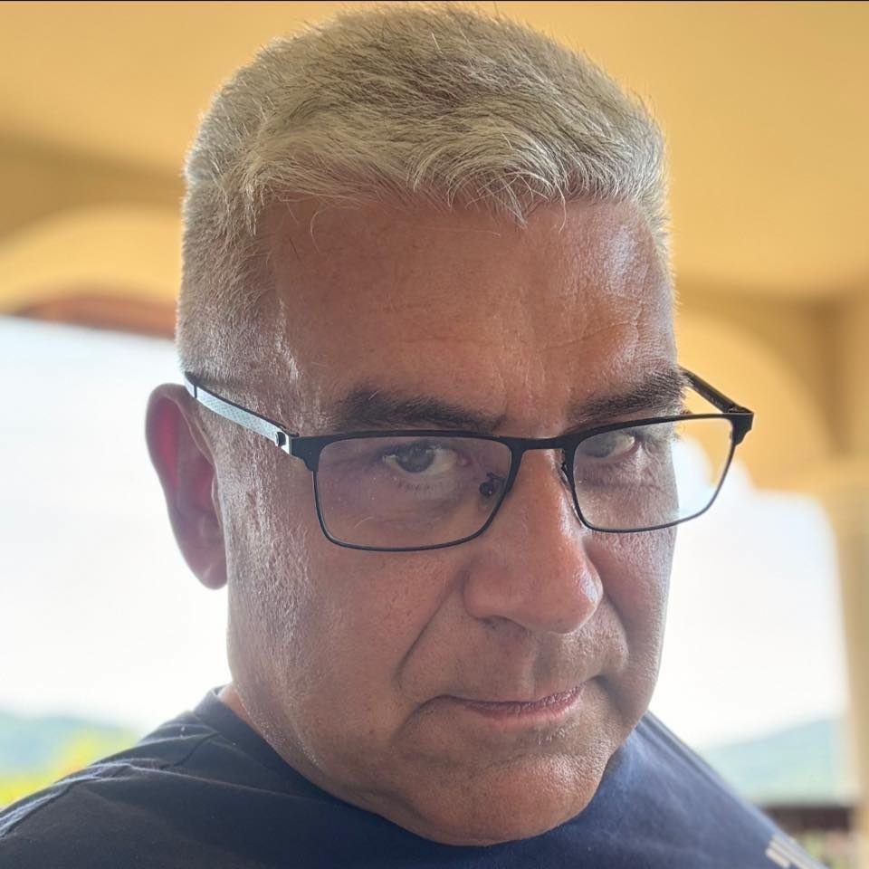 Nicolae Ciucăra és Elena Lasconira szavaztatná az embereket Teodor Baconschi •  Fotó: Facebook/Teodor Baconschi