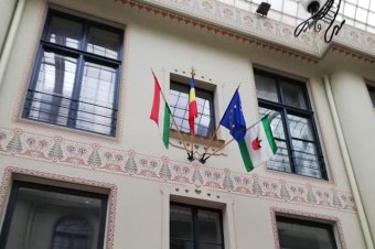 A zászlógyújtogatástól a petárdáig