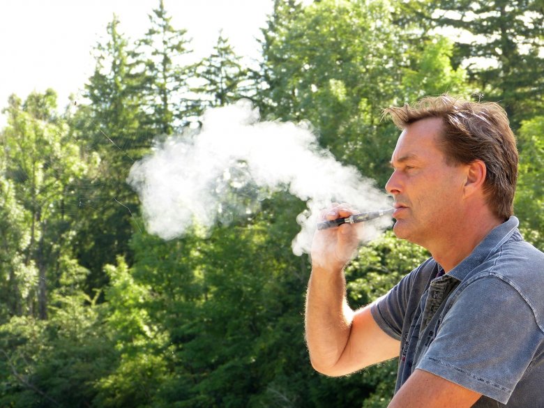 Nem veszélytelen. Az e-cigarettázók több nikotint visznek be a szervezetükbe, mint a hagyományos pöfékelők •  Fotó: Pixabay.com