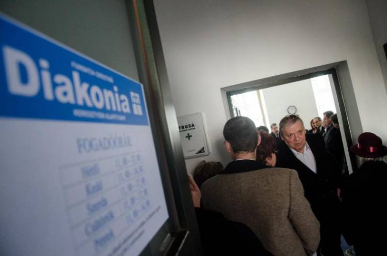 Segítséget váró segítők