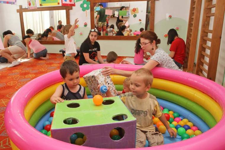 Nyüzsgő, nevető gyermekbirodalom