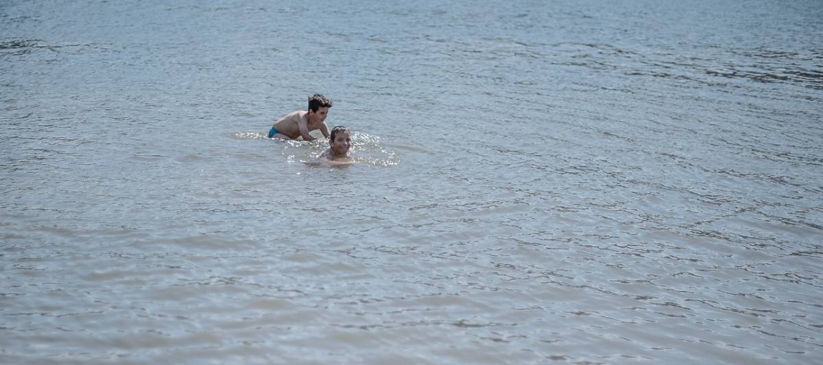 Csobbanás előtt hagyjuk alaposan a bőrünkbe ivódni a védőkrémet •  Fotó: Barabás Ákos