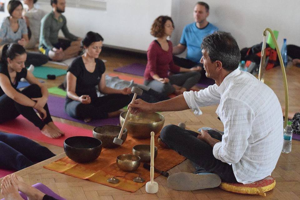 A gyógyítás mellett bizonyos hangokkal meditálást is végezhetünk
