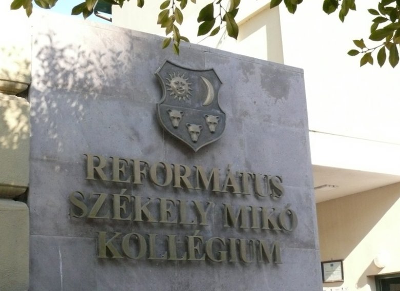 A városi önkormányzat által kifüggesztett feliratot múlt héten le kellett venni 
