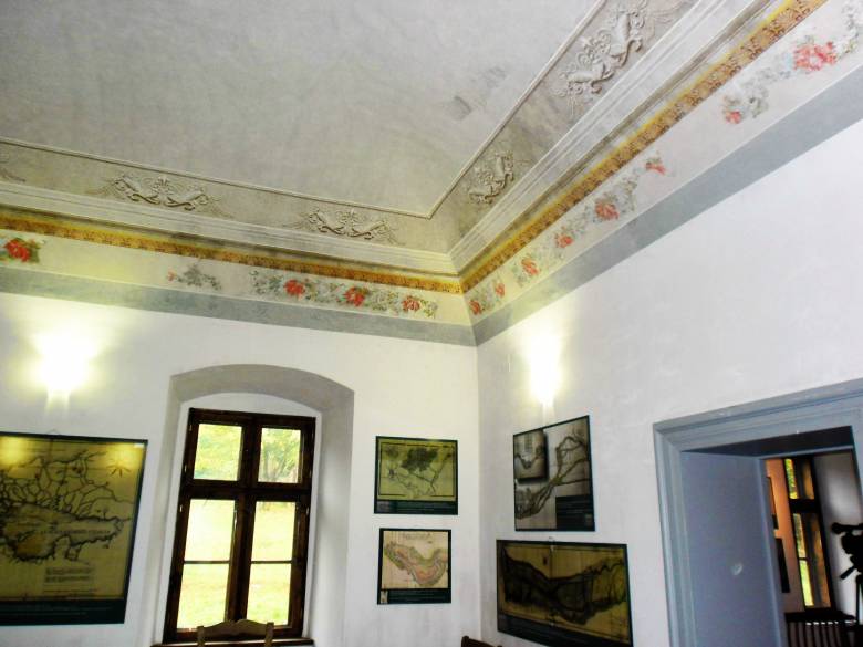 Restaurált korabeli falfestés a régi vakolat alatt •  Fotó: Sütő Éva