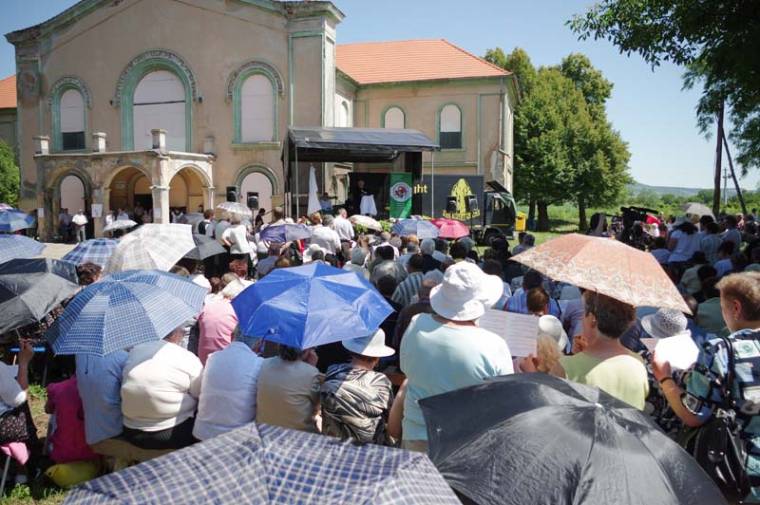 Nők a kastélyért, kastély a megmaradásért