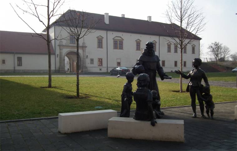 Iskola nélkül kiürülhet a templom