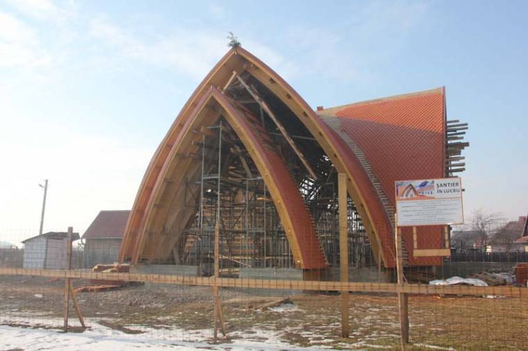 Felújított katedrálisok, új templomok megálmodója