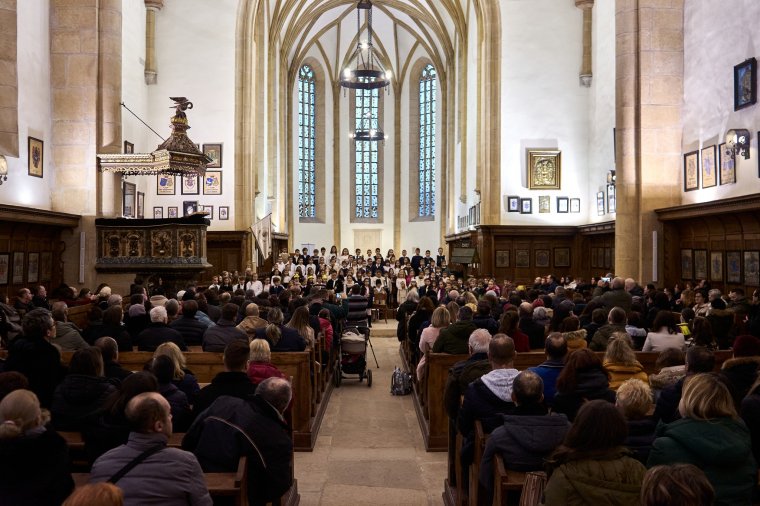 Hitet nem lehet adni, de akinek mustármagnyi van, nagyra nőhet – beszélgetés Péter Csaba kolozsvári kollégiumi lelkésztanárral