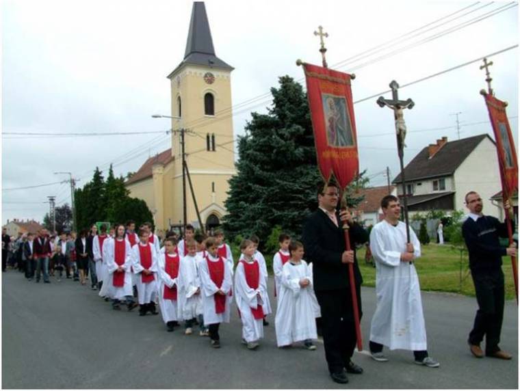 Az úrnapi körmenet szokása