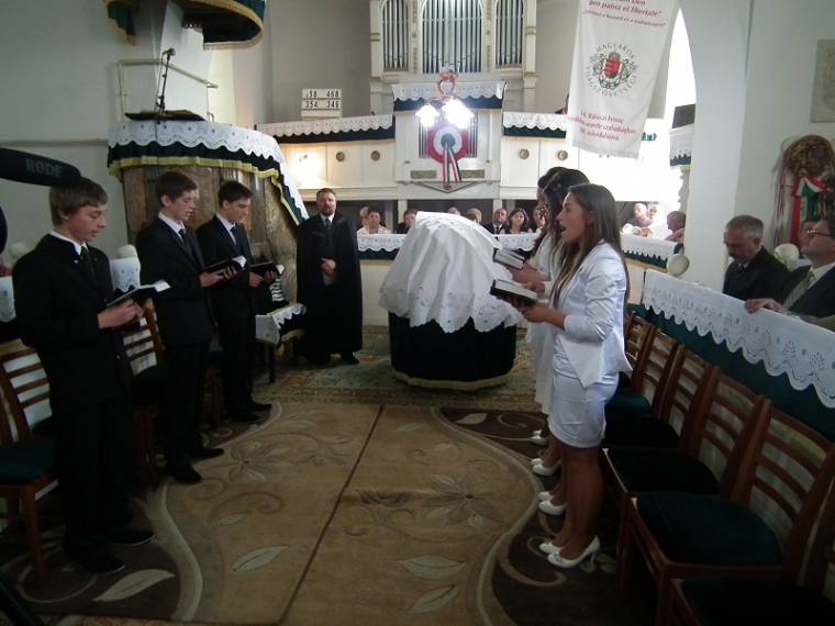 Bizonyságtétel a konfirmáció ünnepén