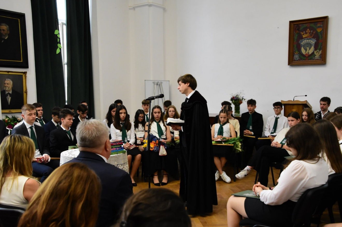 Áhítat a Kolozsvári Református Kollégium diákjai körében • Fotó: Facebook/Kolozsvári Református Kollégium