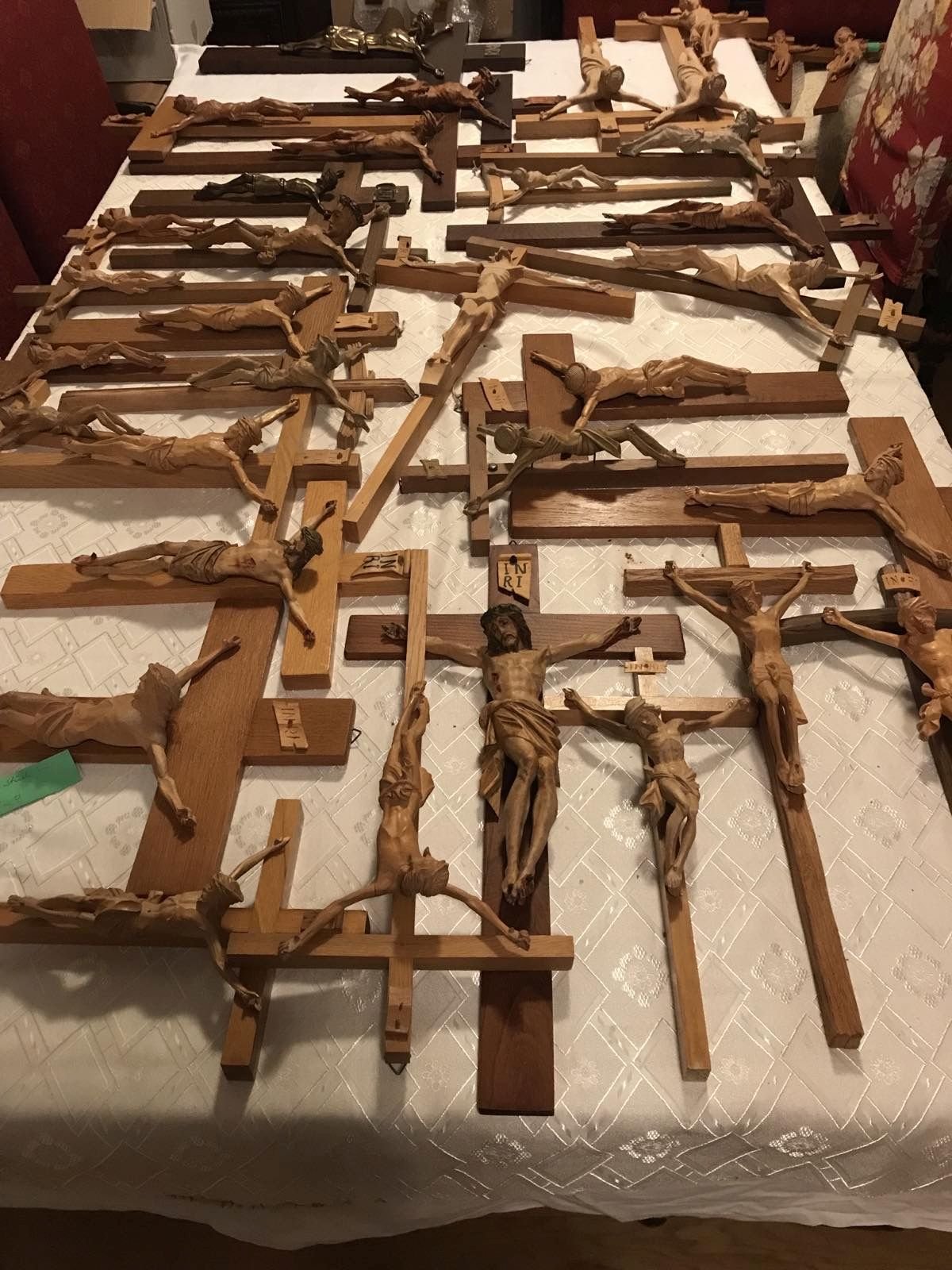 Mindenki személyesen választhatja ki azt a feszületet, amely megszólítja &bullet;  Fotó: Johannita Rend Magyar Tagozata