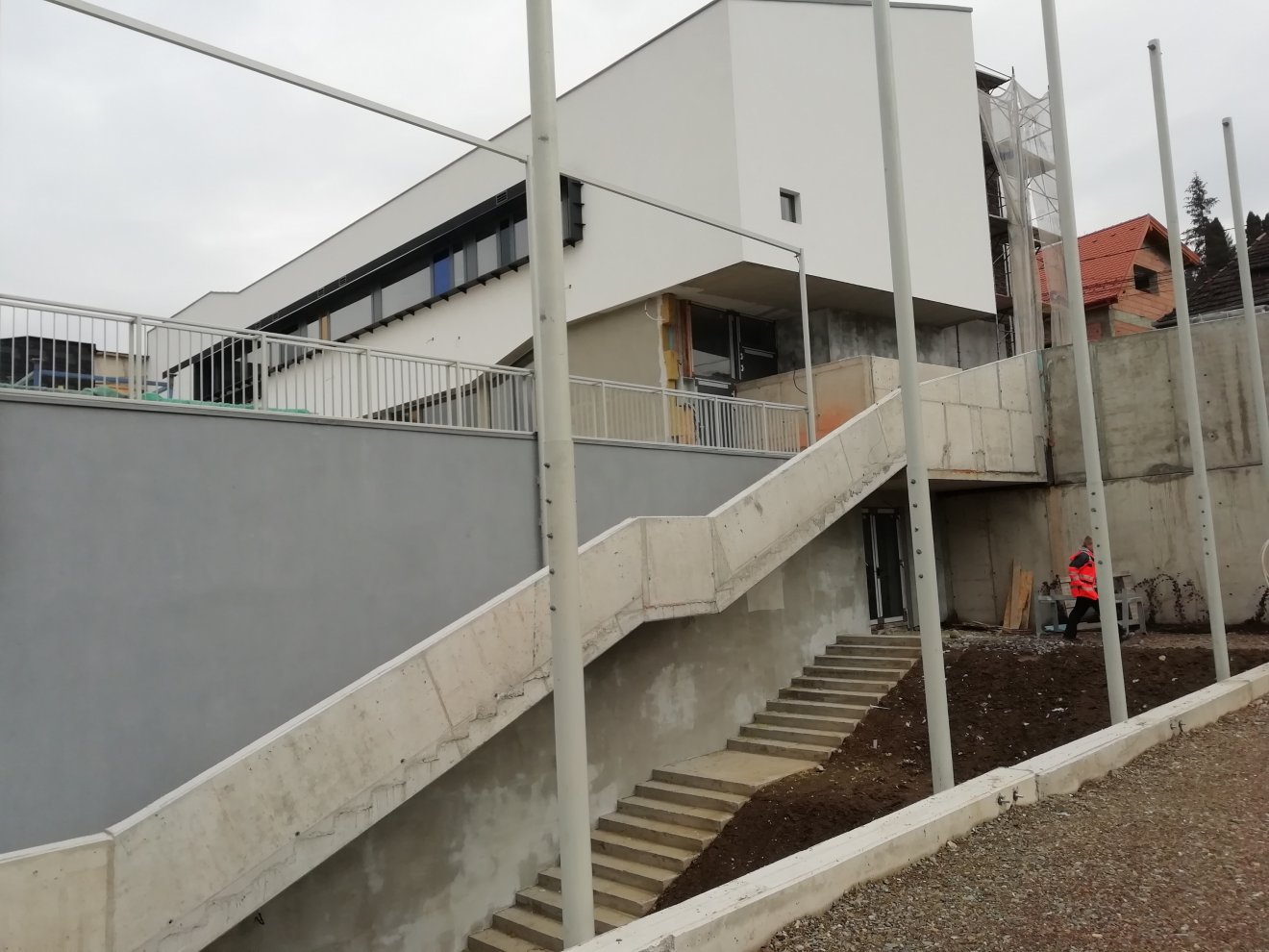 A tornaterem tetején alakítják ki az iskola új udvarterét •  Fotó: Somogyi Botond