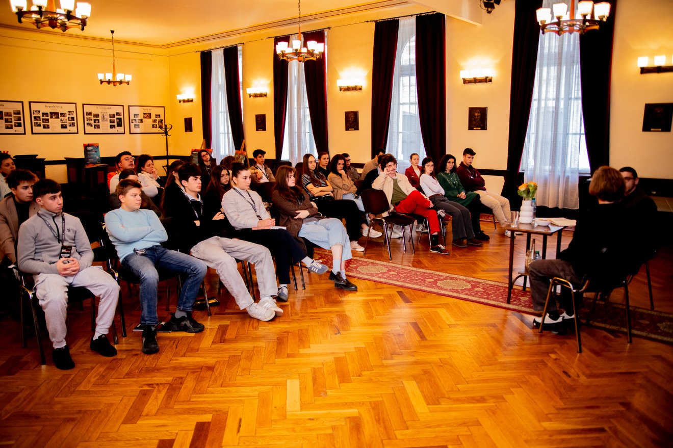 Az Országos Dávid Ferenc Ifjúsági Egylet által szervezett rendezvényeken van egy különleges légkör, amelyben a fiatalok nyitottan, bizalommal és biztonságban tudnak jelen lenni, kérdezni, fejlődni, tanulni egymástól •  Fotó: Facebook/ODFIE