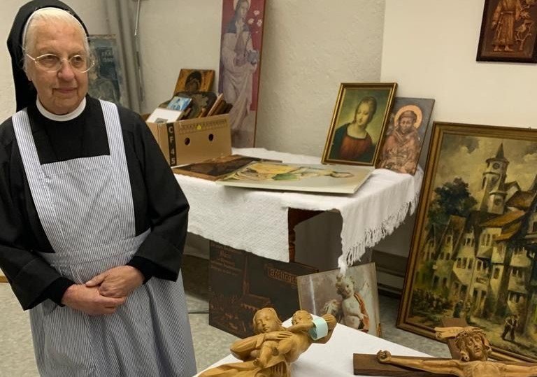 Németországi johannita nővérek kezdeményezték a bizonytalan sorsú kegytárgyak átmentését Magyarországra, Erdélybe és a Kárpátaljára &bullet;  Fotó: Johannita Rend Magyar Tagozata