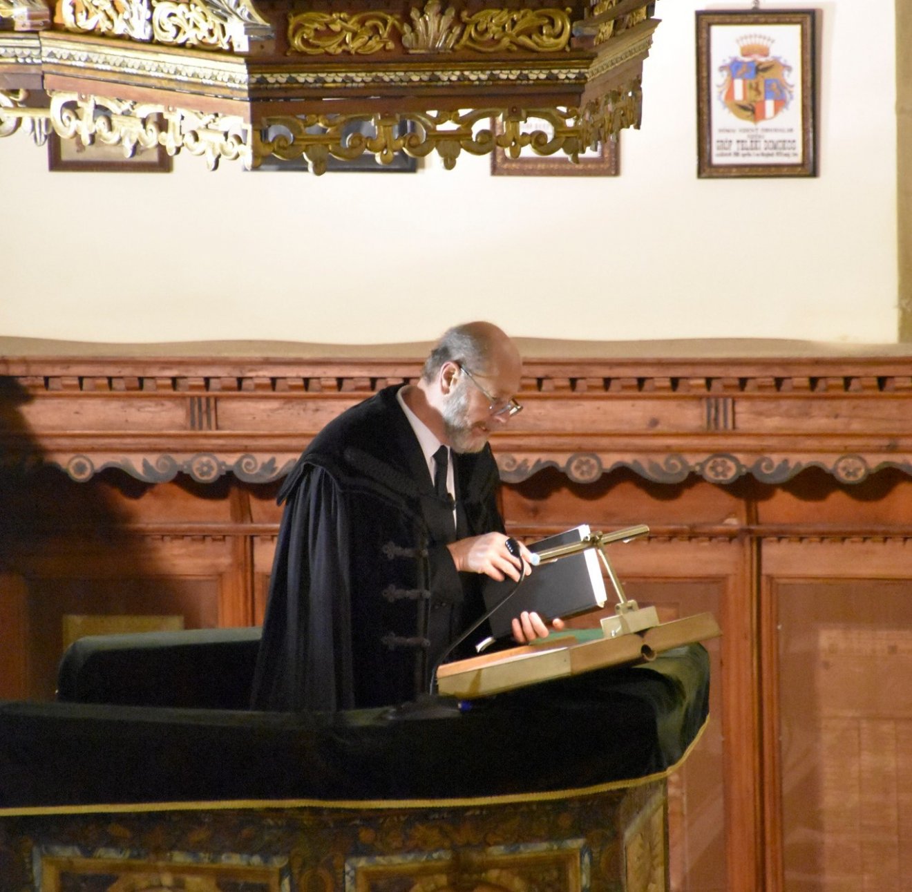 Péter Csaba hirdeti az igét a Farkas utcai református templom szószékéről •  Fotó: Facebook/Kolozsvári Református Kollégium