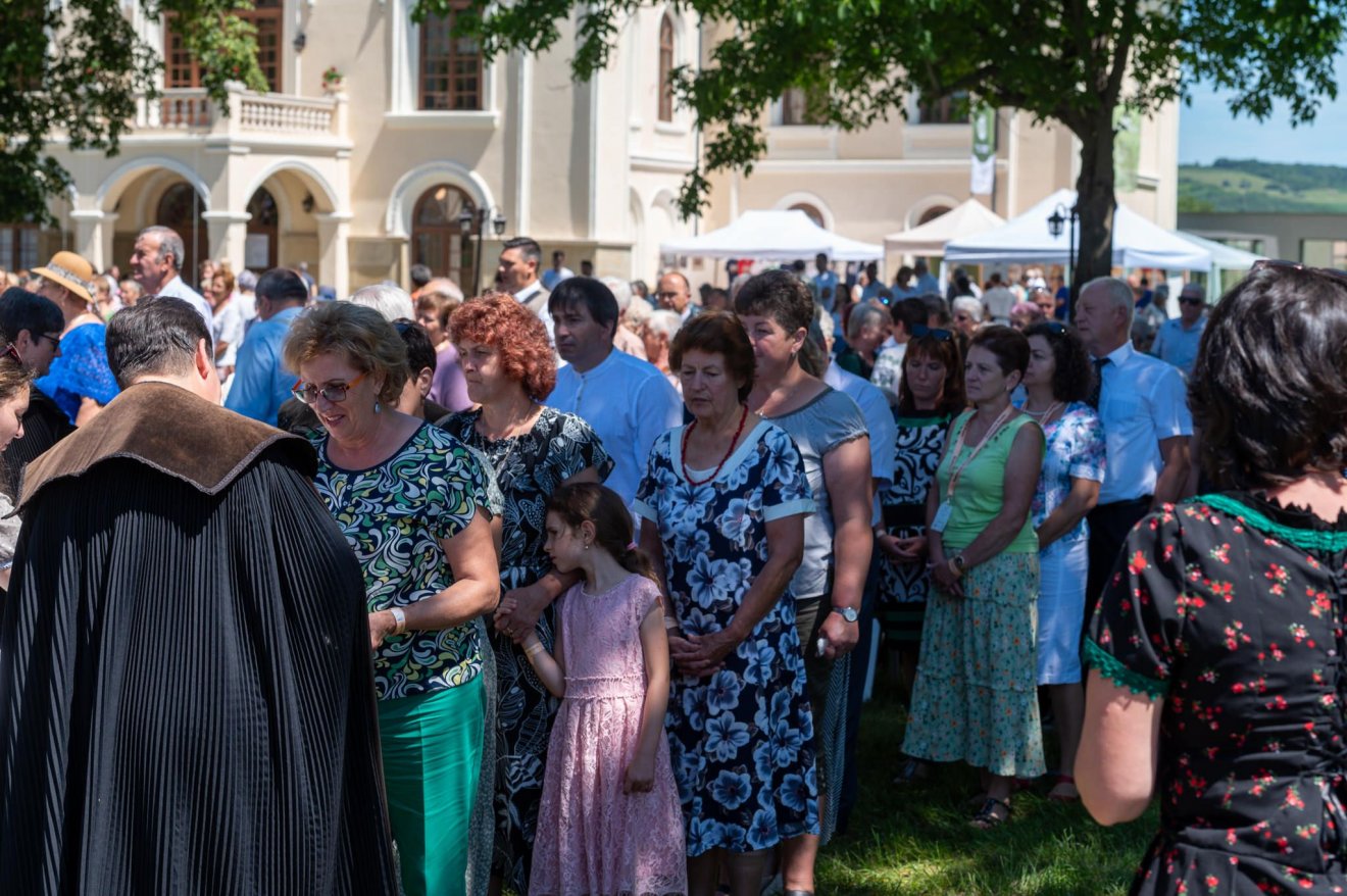 A tavalyi kastély-avatón mintegy ötezer ember vett részt •  Fotó: Erdélyi Református Nőszövetség