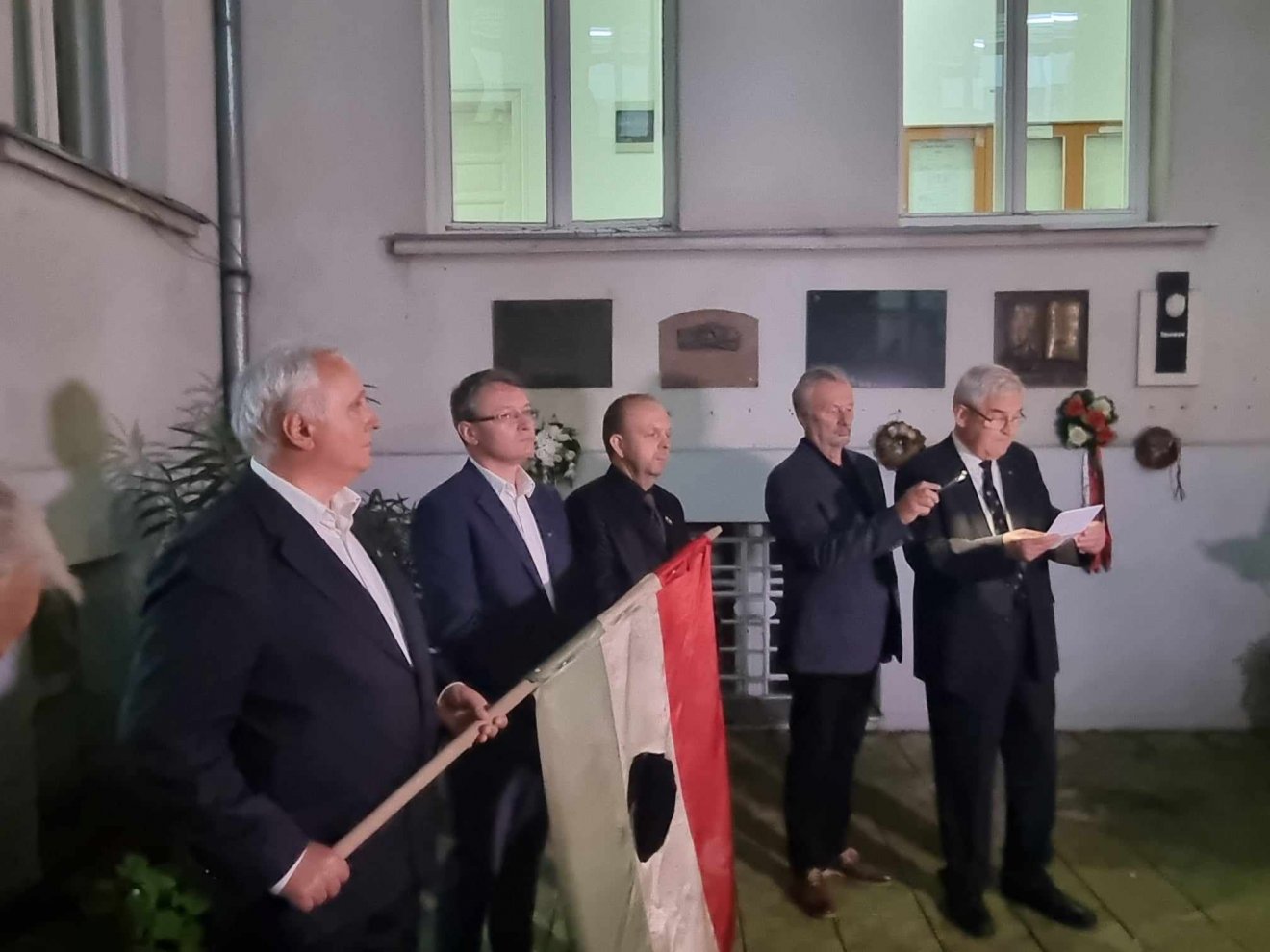 Tőkés LÁszló beszédében  a 20. századi magyar történelem egyik legmeghatározóbb eseményének nevezte az 1956-os forradalmat •  Fotó: Tőkés László EMNT-elnök sajtóirodája