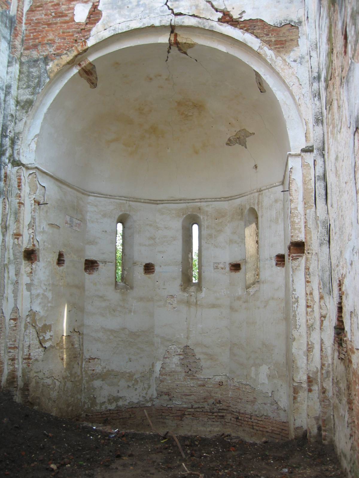 A födém nélküli templombelsőt évtizedekig pusztította az eső &bullet;  Fotó: Érmelléki Református Egyházmegye