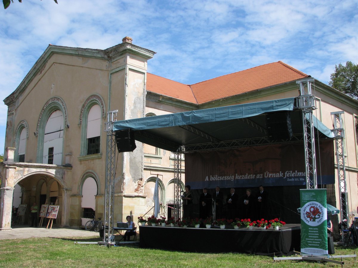 Három év alatt a bonyhai Bethlen-kastély épületét, udvarát és a hozzá tartozó parkot is felújítják &bullet;  Fotó: Somogyi Botond