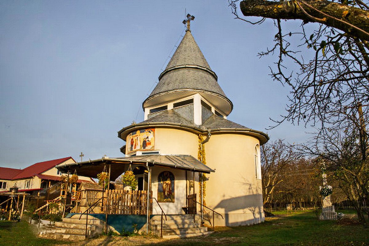 Az érmihályfalvi kápolna kétszintes, luxuskörülmények között berendezett „remetelakkal” bővült &bullet;  Fotó: Sütő Éva