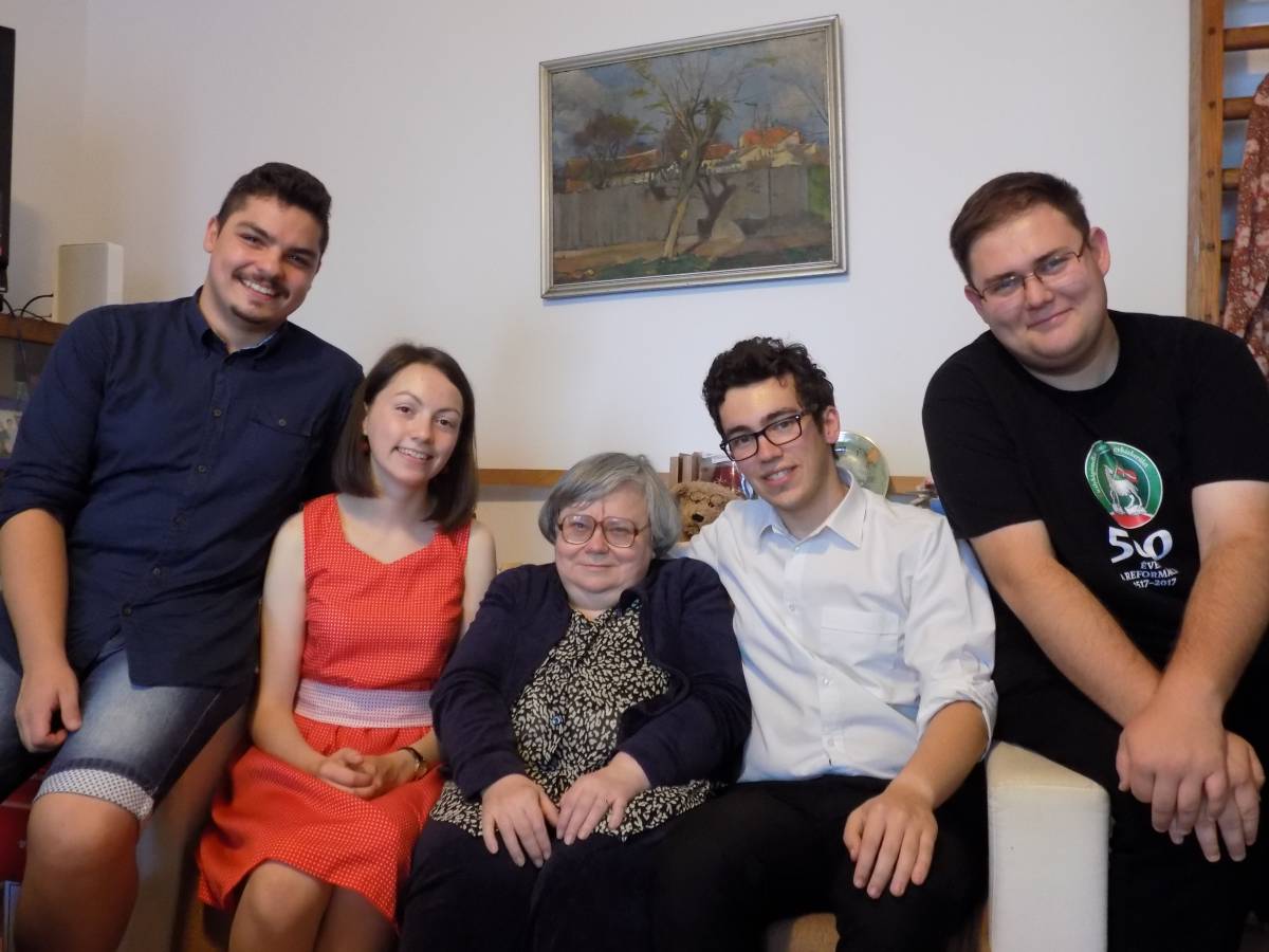 Sokszor unoka-nagyszülő viszony alakul ki az idősekkel &bullet;  Fotó: Vass Lehel