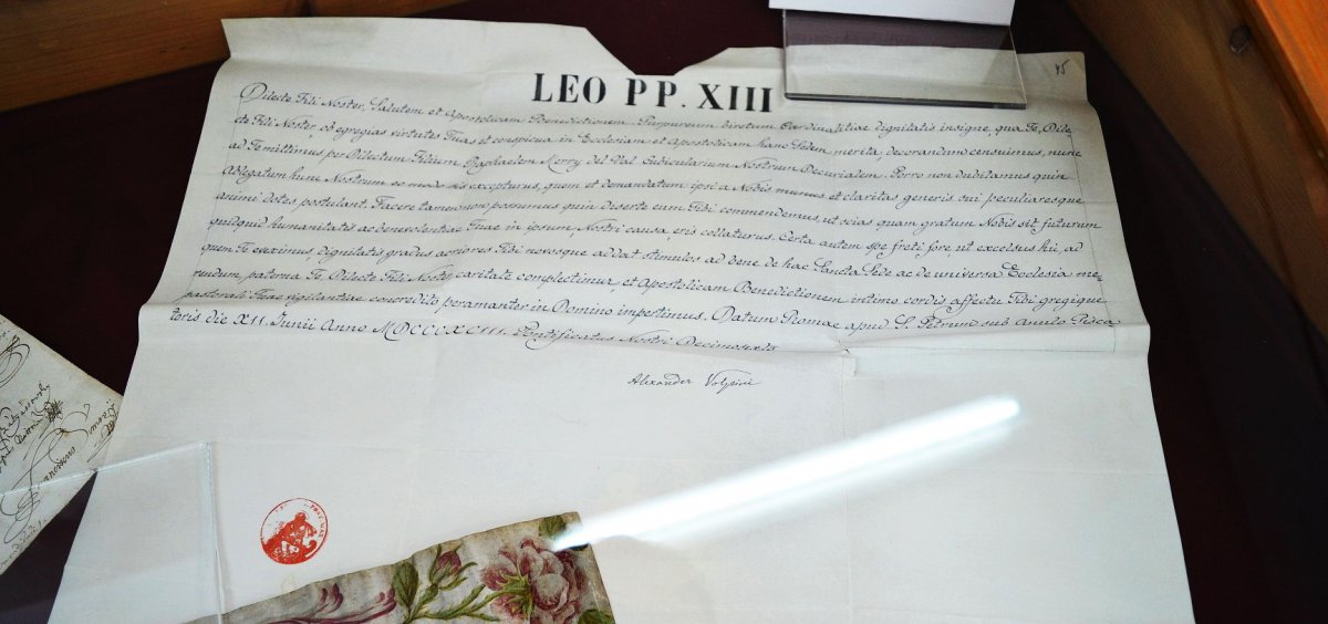 Egy okmánykülönlegesség XIII. Leó pápa idejéből: Schlauch Lőrinc nagyváradi püspök bíborosi kinevezése 1893-ból  •  Fotó: Sütő Éva