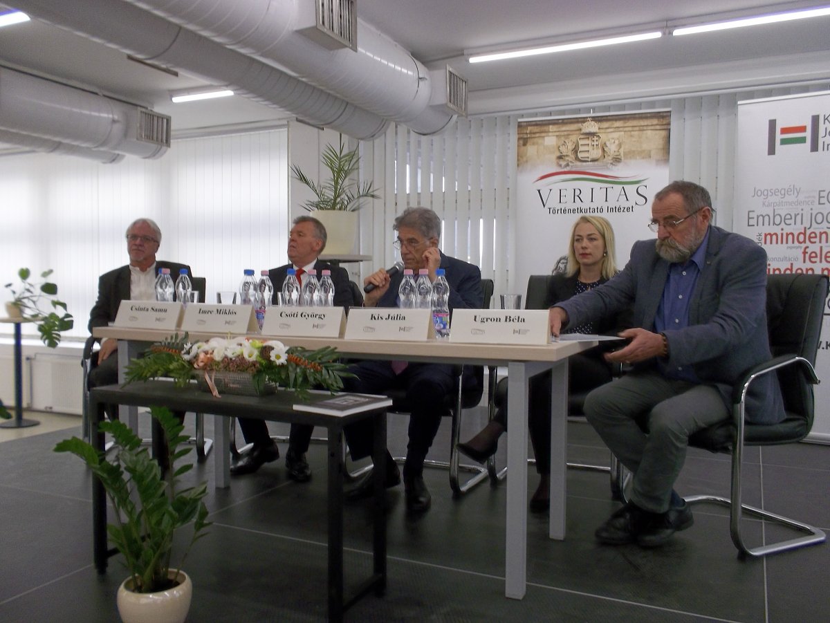 A Kisebbségi Jogvédő Intézetnek a romániai restitúcióról szóló konferenciáját a Veritas Történetkutató Intézetben tartották •  Fotó: Ágoston Balázs