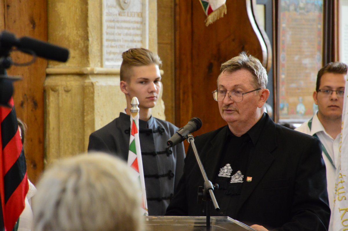 Dr. Székely Árpád, a Kolozsvári Református Kollégium igazgatója köszönti a résztvevőket &bullet;  Fotó: Asztalos Barnabás