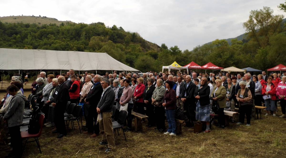 Az ünnepi istentisztelen az egymás iránti feltétlen és önzetlen odafigyelésre, emberségre hívták fel a figyelmet &bullet;  Fotó: Kelemen Álmos