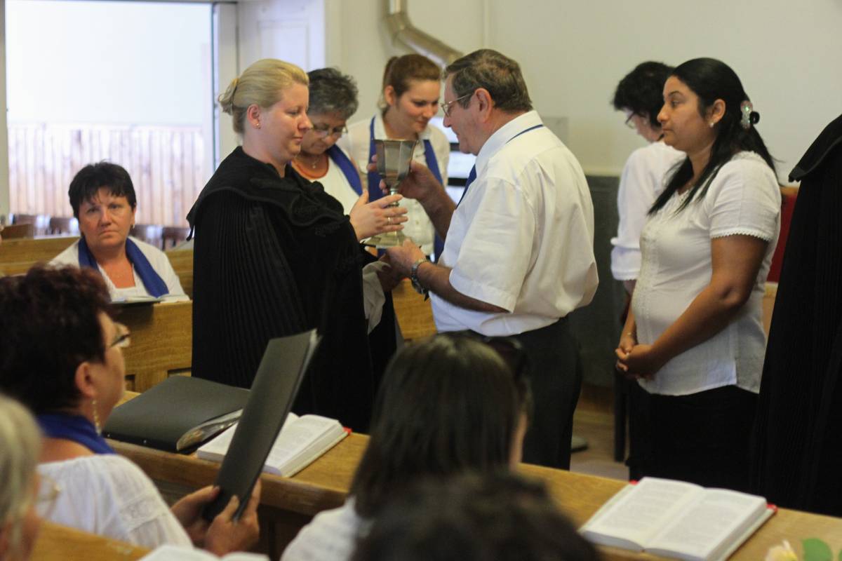 Ünnepi református istentisztelet: úrvacsoraosztás Szombatfalván • Fotó: Pál Árpád