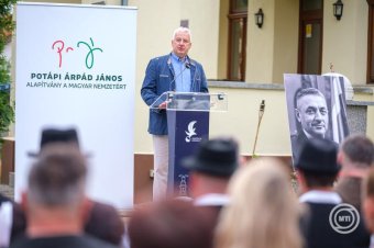 A csíksomlyói Fodor-ház udvarán felavatták Potápi Árpád János emléktábláját