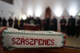 Mit üzen a szeretet himnusza karácsonyról? – Beszélgetés Máté Istvánnal, a szászfenesi református gyülekezet lelkipásztorával