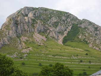 Négyéves gyermekkel rekedt a Székelykő egy meredek szakaszán egy turista