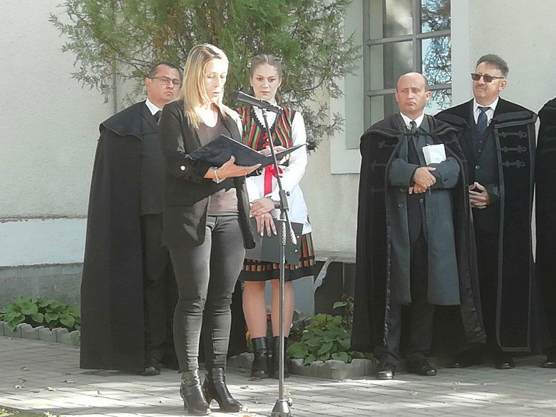 Gáll Hajnalka csíkszeredai konzul Semjén Zsolt magyar miniszterelnök-helyettes levelét olvasta fel •  Fotó: Somogyi Botond