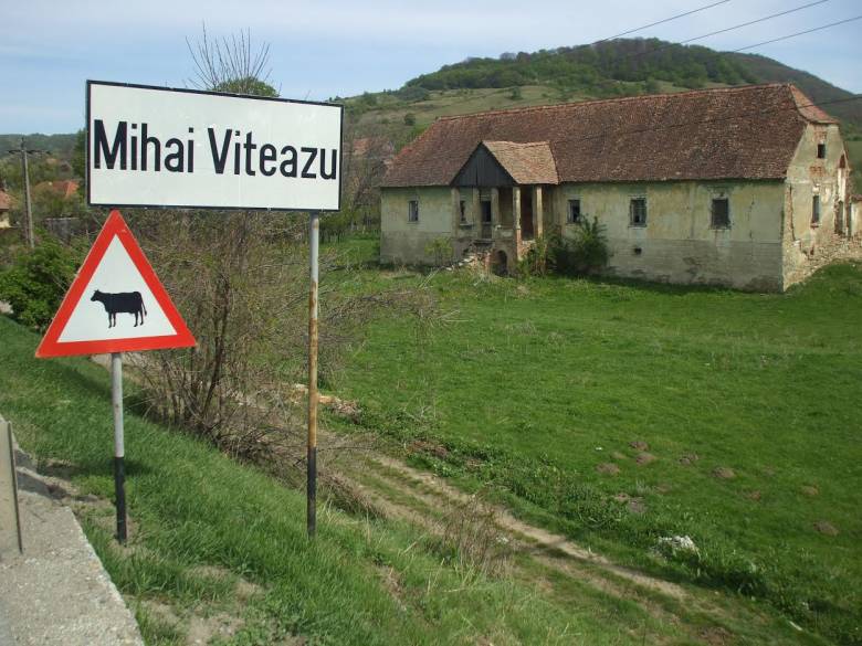 A falun átutazók közül kevesen tudják azt, hogy a havasalföldi vajdáról elnevezett település fél évezreden át a Zoltán nevet viselte •  Fotó: Szucher Ervin