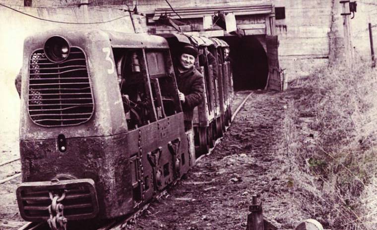 A fiúk már nem a bányában, de dolgoznak