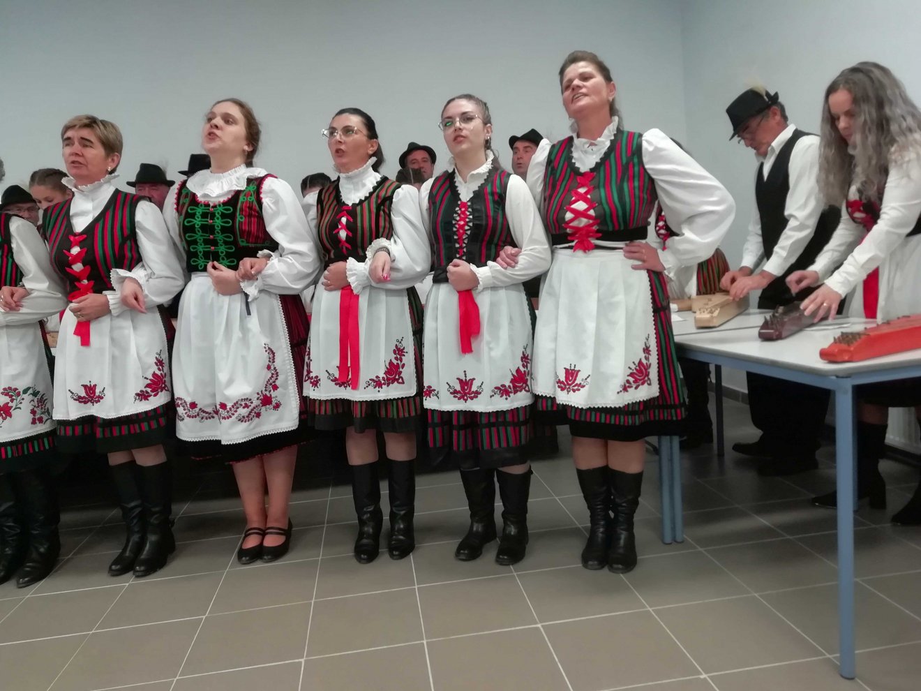 A messze földön híres mezősámsondi citeraegyüttes 1977-ben alakult •  Fotó: Somogyi Botond