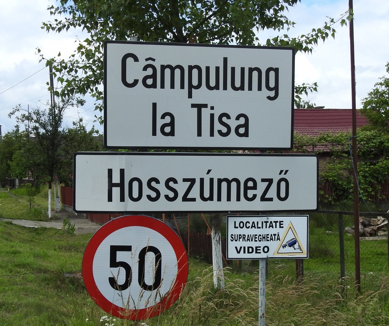 Hosszúmező Máramaros megye északi részének az egyetlen magyar települése •  Fotó: Makkay József