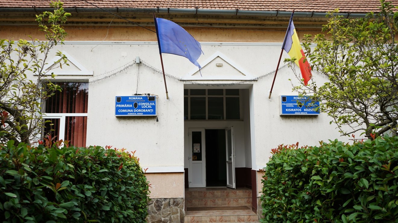 A kisiratosi polgármesteri hivatal. 19 éve tették rendbe, hogy tudjon beköltözni az új önkormányzat •  Fotó: Facebook/Korondi Erika