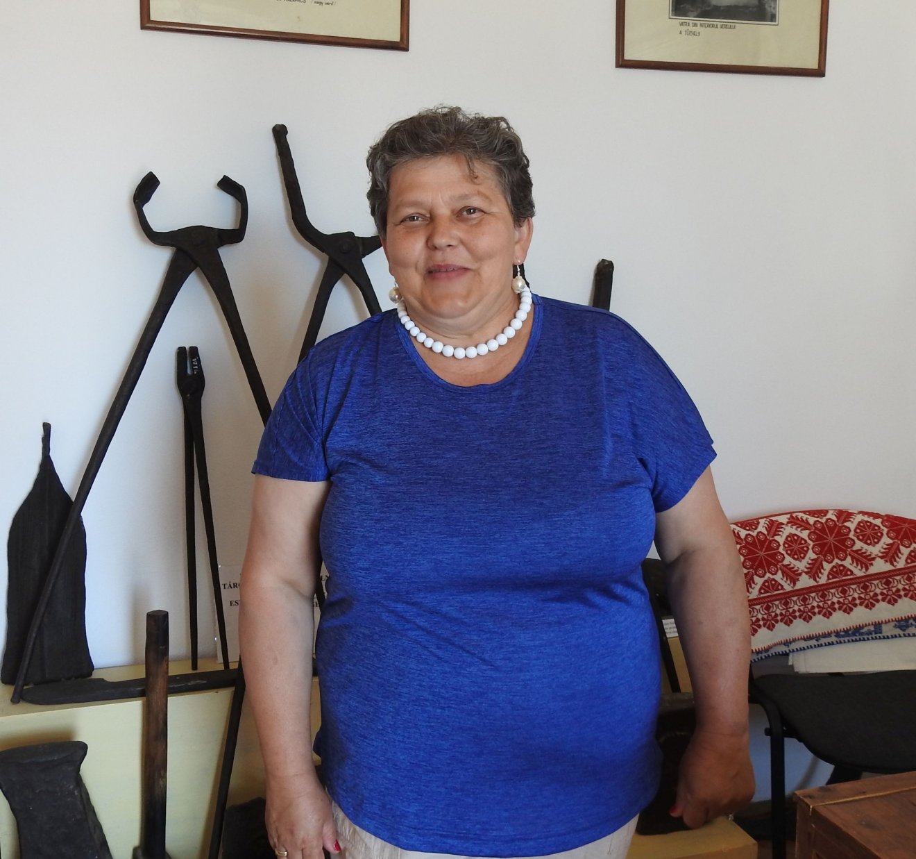 Lassel Ágnes a torockói múlt hiteles tolmácsolójaként igazítja útba a múzeumba látogatókat &bullet;  Fotó: Makkay József