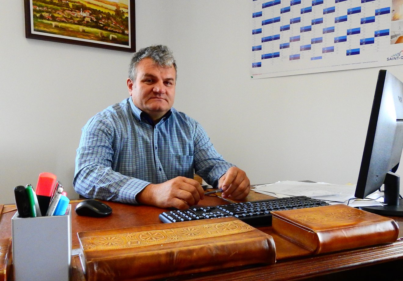 Marginean János, Várfalva község polgármestere pesszimista a telekkönyvezés végkimeneteléről •  Fotó: Makkay József