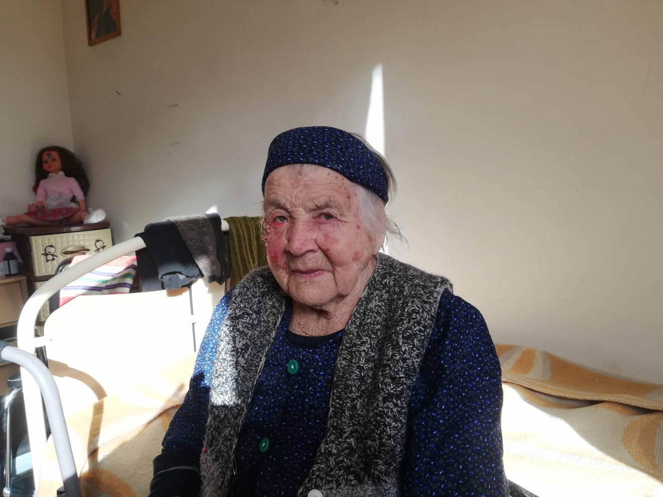 Ida néni 103 éves koráig öneállátó volt, két éve él a bágyoni öregotthonban •  Fotó: Makkay József